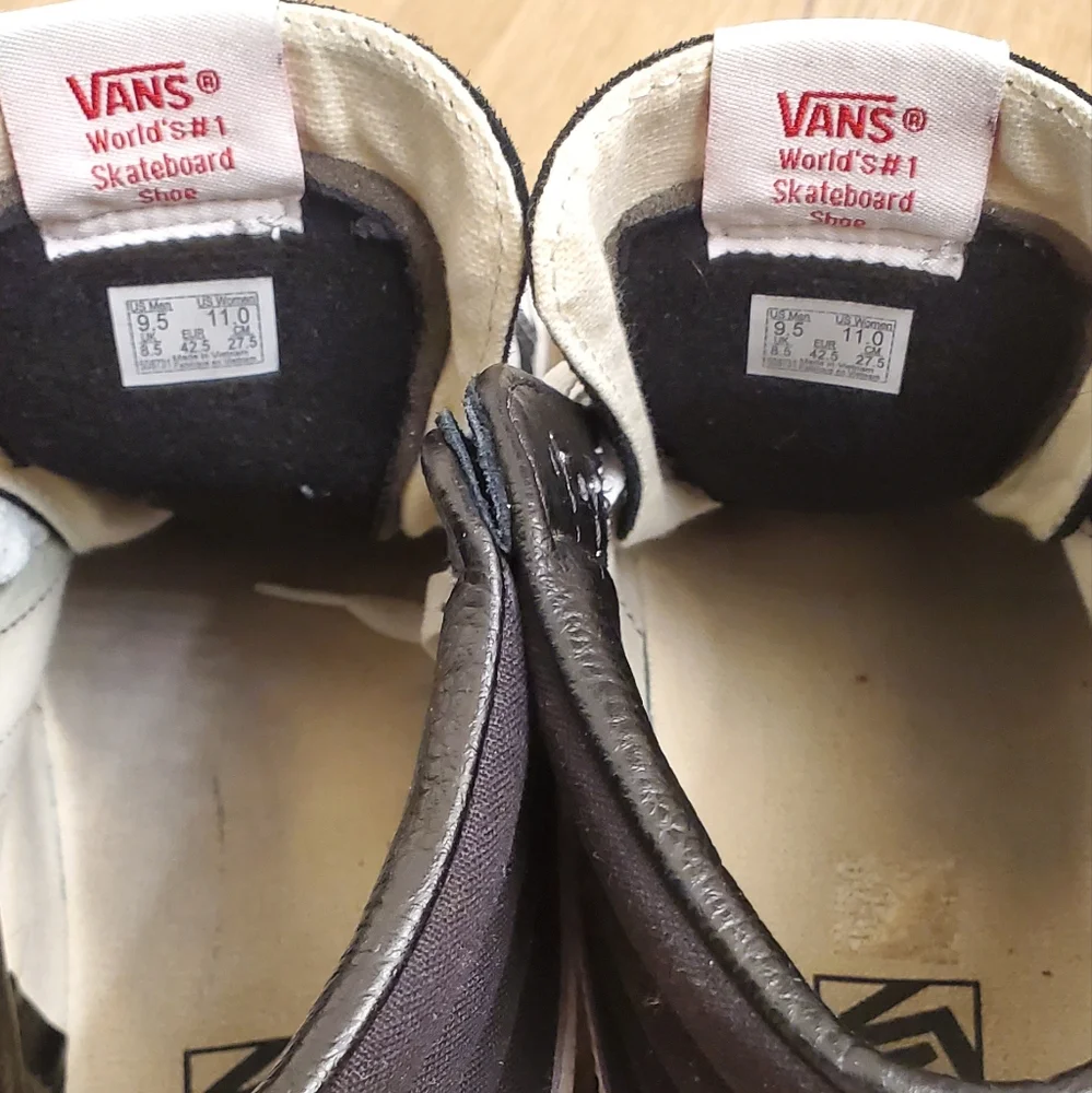 VANS - Picture 4 of 5